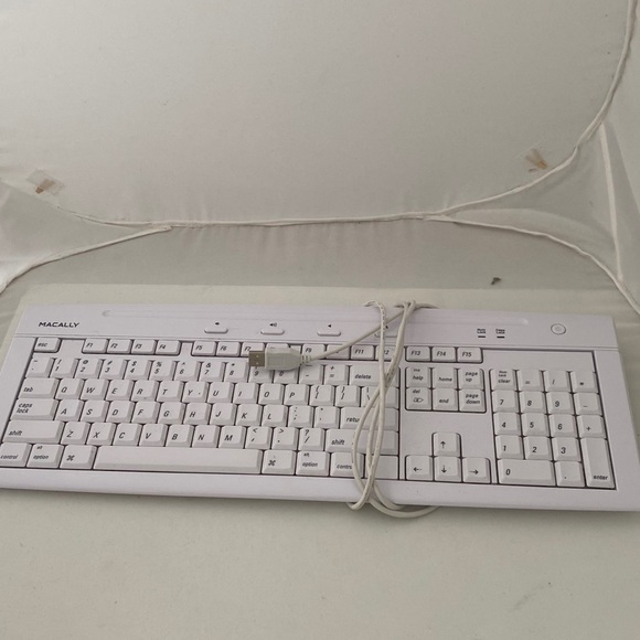 WIRED KEYBOARD - Picture 3 of 4